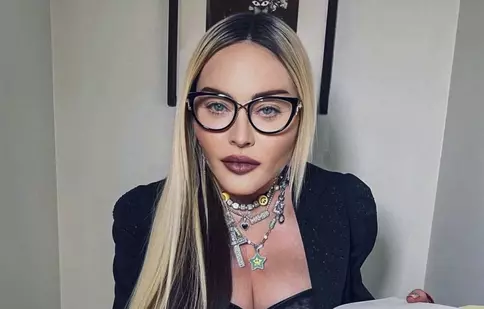 Madonna, fotografii incendiare. Pare mai tânără ca oricând într-o ținută sexy, cu picioarele lungi la vedere