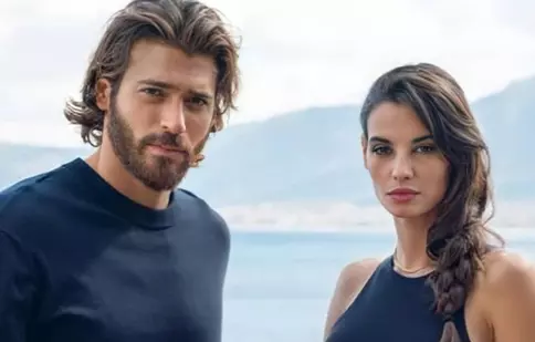 Can Yaman, urmărit de ghinion. Actorul turc din „Vis de iubire” tot așteaptă să dea lovitura în Italia