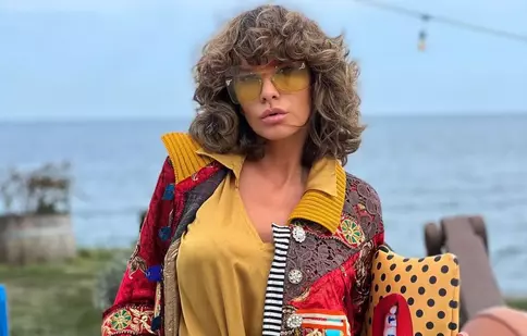 Anna Lesko, apariție inedită pe 1 mai, la mare. Vedeta s-a pozat în costum de baie și haină de blană