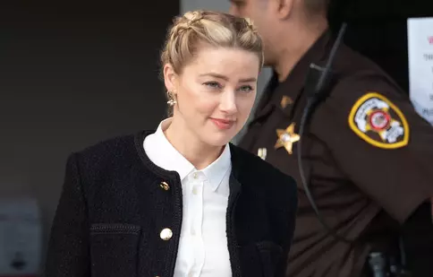 De ce Hollywood-ul nu poate lucra cu Amber Heard. Cine e actorul care a salvat-o