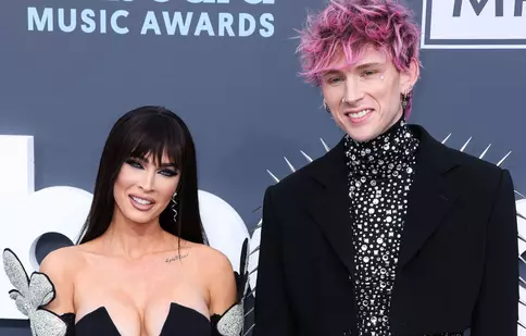 Iubitul lui Megan Fox a pozat nud. Motivul din spatele gestului lui Machine Gun Kelly