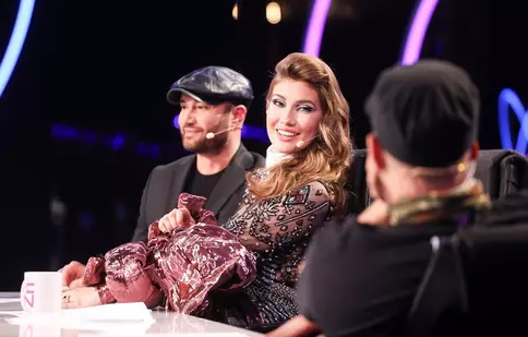 Iulia Albu, surprinsă să-l vadă pe iubitul ei pe scena iUmor 2022. Ce a dezvăluit Mike despre relația lor