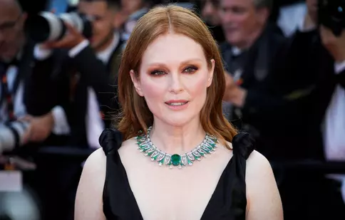 Julianne Moore a deschis oficial Cannes 2022. Cele mai spectaculoase ținute de pe covorul roșu din prima seară de festival