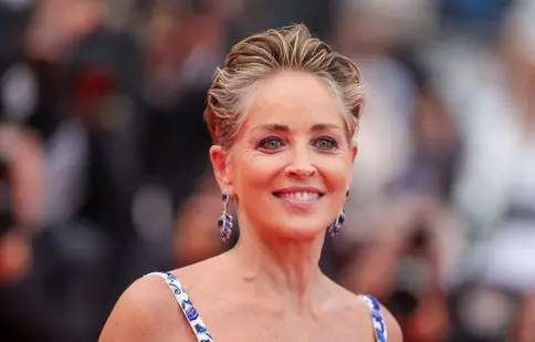 Sharon Stone, apariție de senzație la Cannes 2022. Cum și-a transformat rochia chiar pe covorul roșu