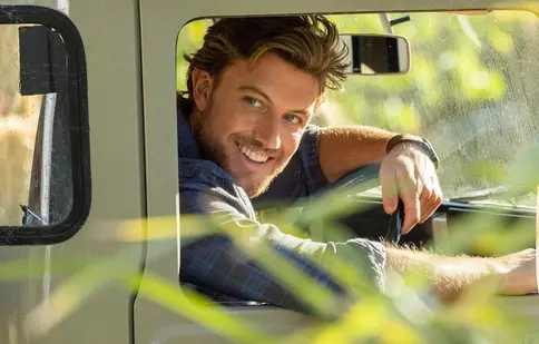 Adam Demos, actorul din „Sex/Life”, știa că va face un „sacrificiu” pentru noul film. „Totul face parte din spectacol"