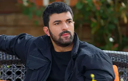 „Fiica ambasadorului”, 16 mai 2022. În penultimul episod, Sancar caută soluții sa le protejeze pe Mavi și pe Malek