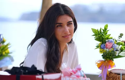 „Fiica ambasadorului”, 9 mai 2022. Cum reușește Mavi să deschidă ușile conacului pentru ea și Sancar