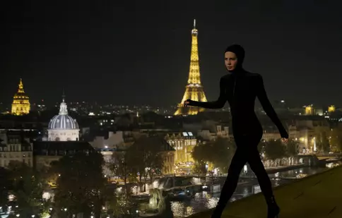 Serialul „Irma Vep”, cu Alicia Vikander, disponibil pe HBO și HBO Max. TRAILER