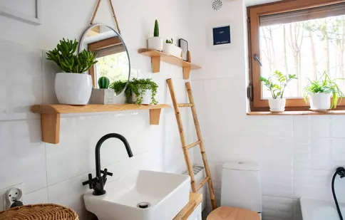 Trucuri pentru amenajarea unei băi mici și practice