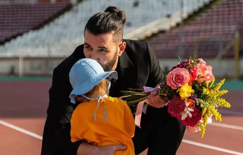 Smiley, imagine adorabilă cu fiica lui. Cum au fost surprinși el și Josephine lângă bradul de Crăciun. „Fără cuvinte...”