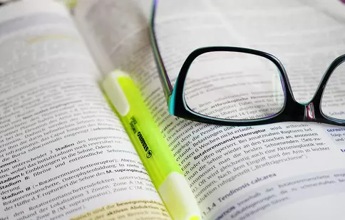 Markere neon – o invenție bună pentru persoanele care studiază mult