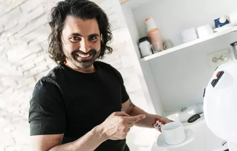 Imagini adorabile cu fiicele lui Pepe în timp ce își țin frățiorul în brațe