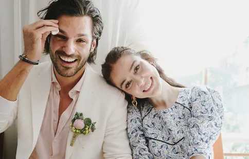 Serkan Çayoğlu și Özge Gürel s-au logodit oficial! Ce tradiție l-a făcut pe viitorul mire să transpire la propriu