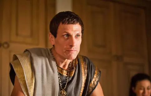 Un actor din serialul Lord of „The Rings: Rings of Power” vine la Comic Con 2022 în București