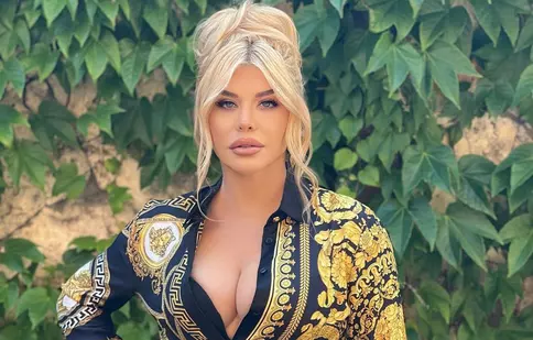 Loredana Groza s-a pozat întinsă pe pat și fără lenjerie intimă. Reacția fanilor