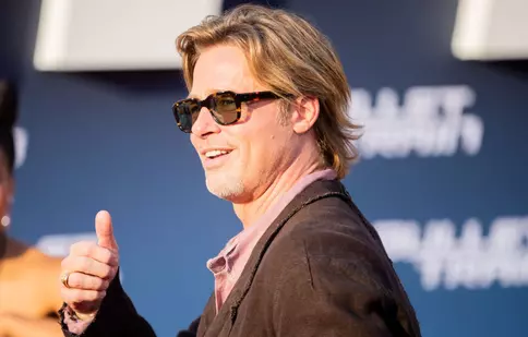 Brad Pitt, apariție șocantă pe covorul roșu, la Berlin. Cum s-a îmbrăcat starul la premiera „Bullet Train”