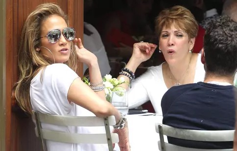 Ce părere are mama lui Jennifer Lopez despre noul ei ginere, Ben Affleck