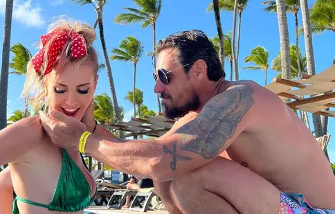 Daniel Pavel și iubita lui, imagini de vis din vacanță. Ana Maria arată impecabil în costum de baie