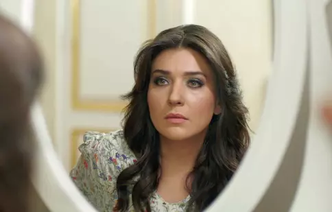 Cine este Deniz Bolışık, actrița care joacă rolul principal, Nefise, în serialul „Aripi frânte”