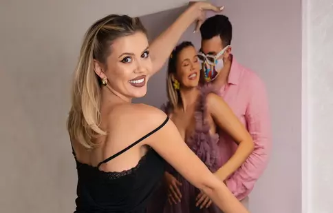 Tipsuri de beauty de la Emily Burghelea. „Vara pentru mine înseamnă castraveți reci pe pleoape dimineața”