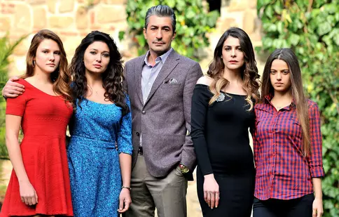 „Furtună pe Bosfor” revine la TV. Ce post va difuza serialul cu Erkan Petekkaya