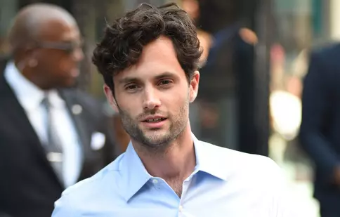 „You”, sezonul 4, serial Netflix. Penn Badgley, complet schimbat în noile imagini de pe platourile de filmare