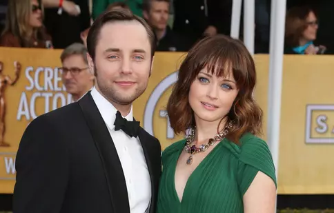 Alexis Bledel din „Povestea slujitoarei” și soțul ei, Vincent Kartheiser, divorțează după 8 ani de căsnicie