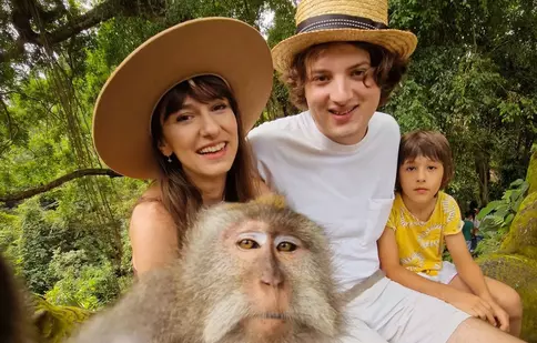 Dana Rogoz, în vacanță cu copiii și fiul vitreg. Drumul până în Bali a durat 29 de ore