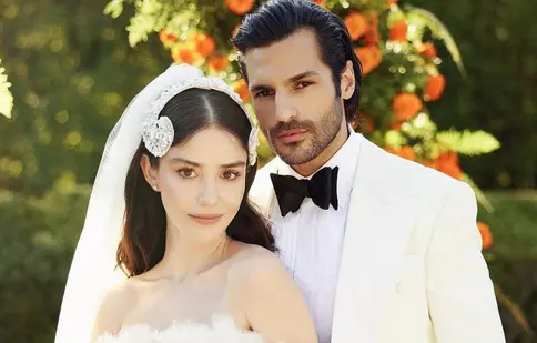 Serkan Çayoğlu şi Özge Gürel, nuntă de vis în Verona. Cum au arătat rochiile purtate de mireasă