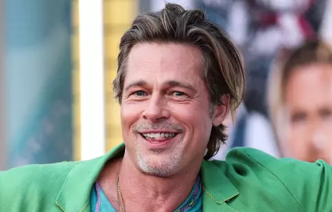 Brad Pitt explică de ce a purtat o fustă pe covorul roșu, la lansarea filmului „Trenul asasinilor”: „Oricum o să murim într-o zi, deci să ne mai și amuzăm!”
