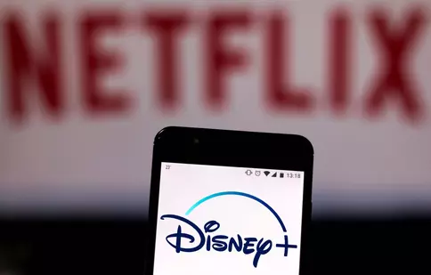 Disney Plus depășește pentru prima dată rivalul de streaming Netflix la numărul total de abonați