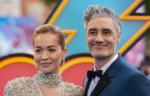 Rita Ora și regizorul Taika Waititi s-au căsătorit în secret!
