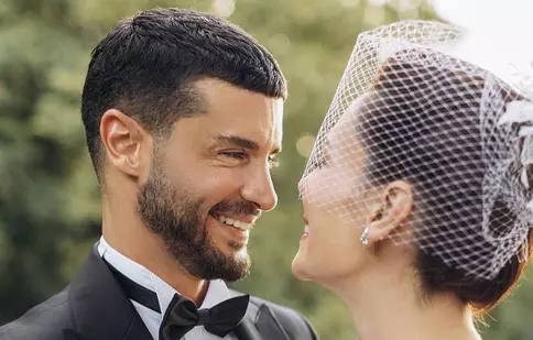 Actorul turc Berk Oktay s-a căsătorit din nou. Cine este noua lui soție