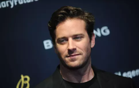 I se trage din familie! Mătușa lui Armie Hammer face dezvăluiri zguduitoare într-un documentar despre actor, „House of Hammer”