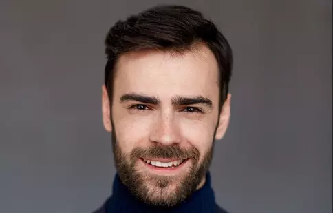 Cine este iubita lui Denis Hanganu, actorul din serialul „Clanul”. „Totul a început în timpul unei veri ca nicio alta”