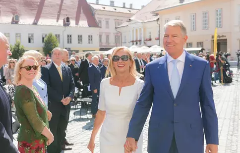 Cum s-a îmbrăcat Carmen Iohannis la funerariile reginei Elisabeta a II-a. Detaliile care au atras atenția