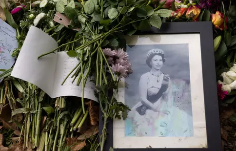 Începe lupta pentru „cel mai mare diamant din lume”. Cine vrea să pună mâna pe bijuteria de pe sceptrul reginei Elisabeta a II-a