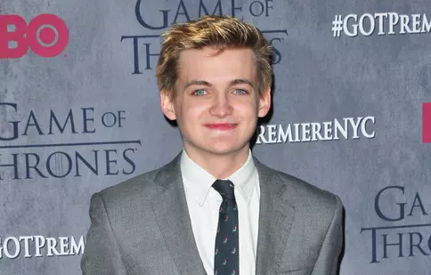 Jack Gleeson, Joffrey din „Game of Thrones”, s-a căsătorit! Ținutele de nuntă au surprins pe toată lumea
