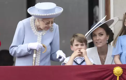 Kate Middleton, dezvăluiri emoționante. Cum a reacționat prințul Louis când a aflat de moartea străbunicii sale, Regina
