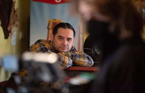 Ce îi strigă fanii pe stradă lui Mihai Rait, Dorel din „Las Fierbinți”. Sezonul nou începe curând la Pro TV. EXCLUSIV