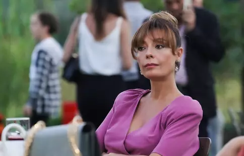 Cine este Özge Özder, Derya din serialul „Infidelul” de la Kanal D