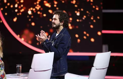 Cum a ajuns Costel Bojog să-l înlocuiască pe Mihai Bendeac la „iUmor”. Cât timp va mai sta la masa juriului