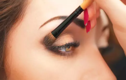 Machiajul ochilor scufundați: ce să faci și ce să nu faci!