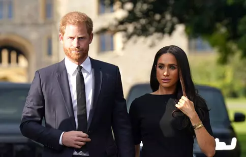 Meghan Markle, copleșită de emoții la înmormântarea Reginei Elisabeta a II-a. A fost surprinsă plângând