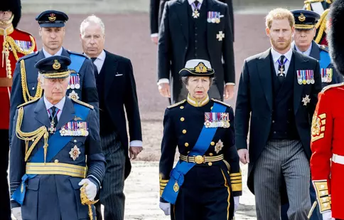 Lacrimi și doliu la Westminster: oamenii pot veni să-i aducă un ultim omagiu reginei Elisabeta a II-a până luni