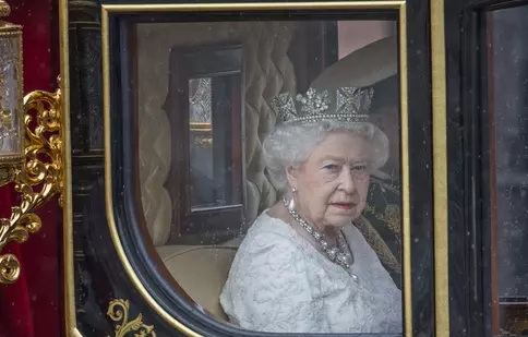 Cine va moșteni cele mai celebre diademe ale Reginei Elisabeta a II-a