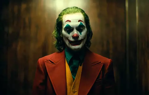 Prima imagine cu Joaquin Phoenix din „Joker: Folie à Deux”