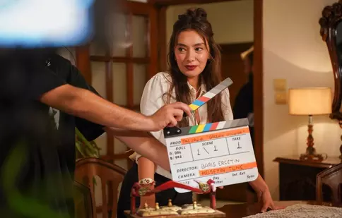 Noul proiect al lui Neslihan Atagül, gata de lansare. Surpriza din distribuția noului serial al actriței din „Fiica ambasadorului”