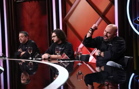 „Chefi la cuțite”, 11 octombrie 2022. Românul care a gătit pentru Regina Elisabeta vine să-i surprindă pe jurați