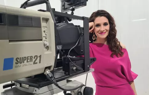 Ce condiție a primit Iuliana Tudor când a debutat ca prezentatoare TV: „O să-ţi tăiem părul acesta lung”. EXCLUSIV